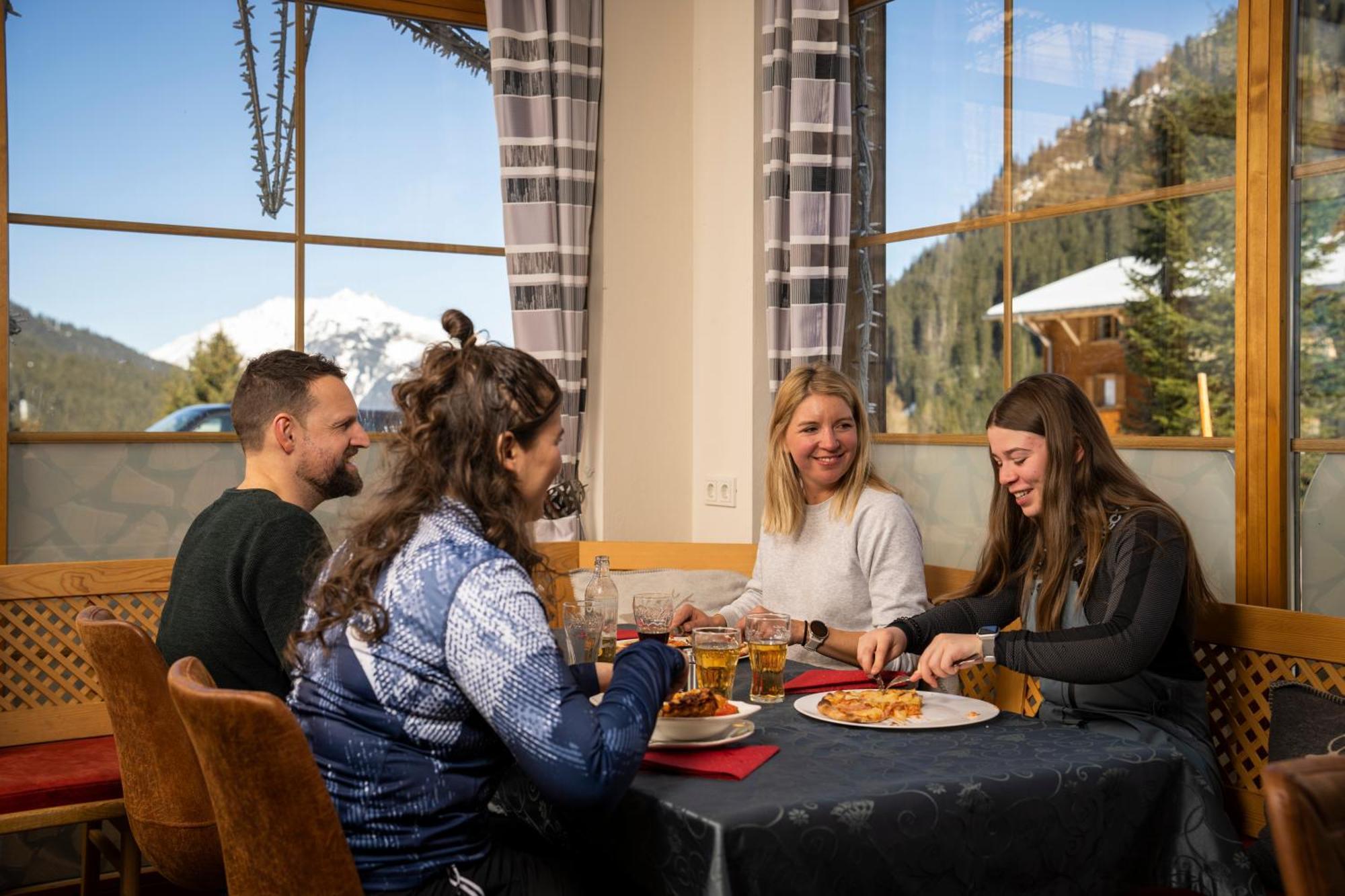 ホテル Landal Hochmontafon ガルゲレン エクステリア 写真